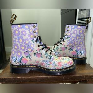 Beige floral, Dr. Martens Boots